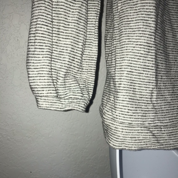 2/$20 Grey & Gray Crop Stripe Knit Womens Top XS Gray White - Picture 6 of 7